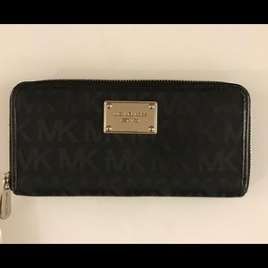 Michael Kors Autentic wallet black, used. 🖤